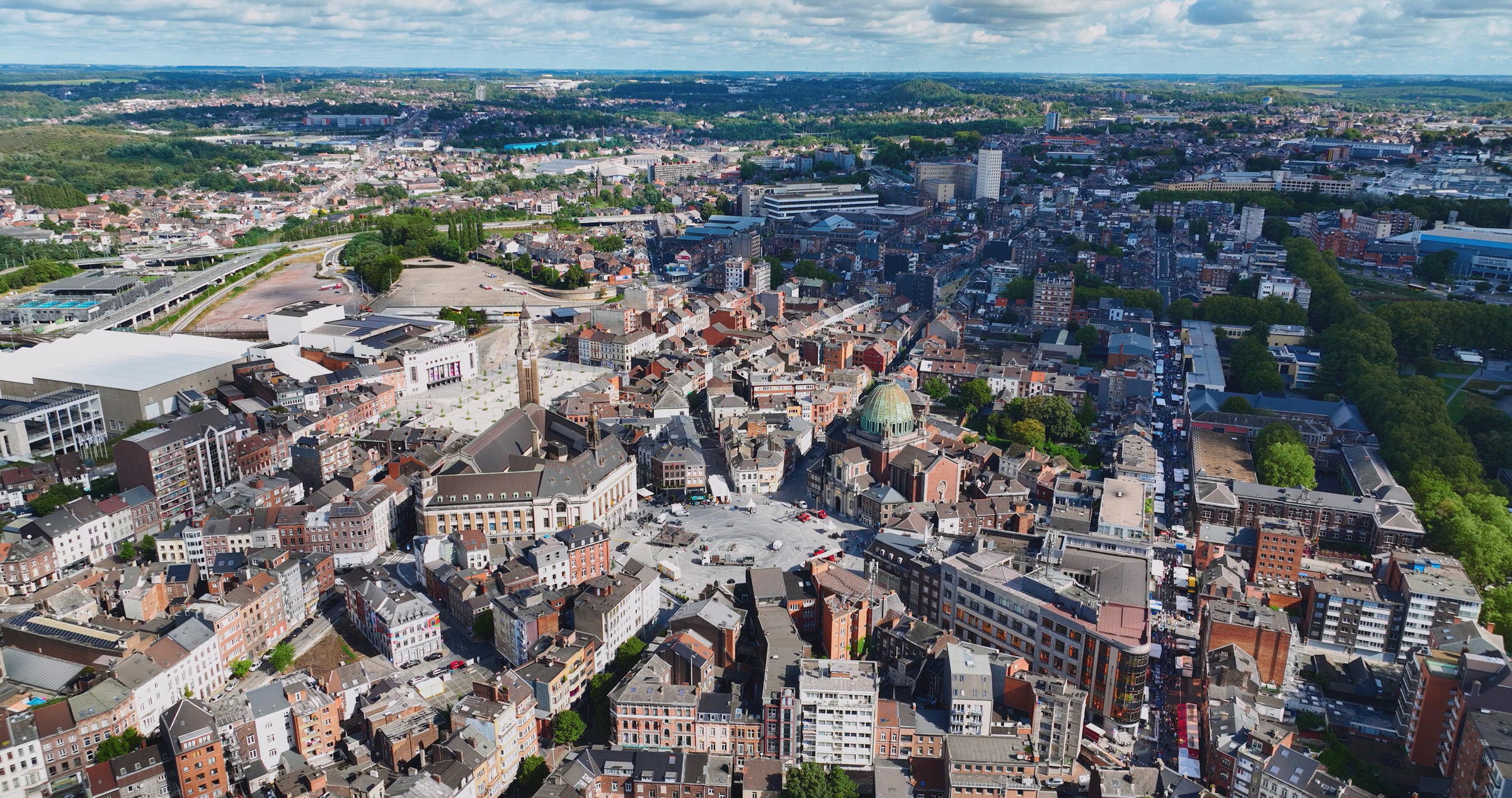 You can play the city game Urban Hunt in Charleroi