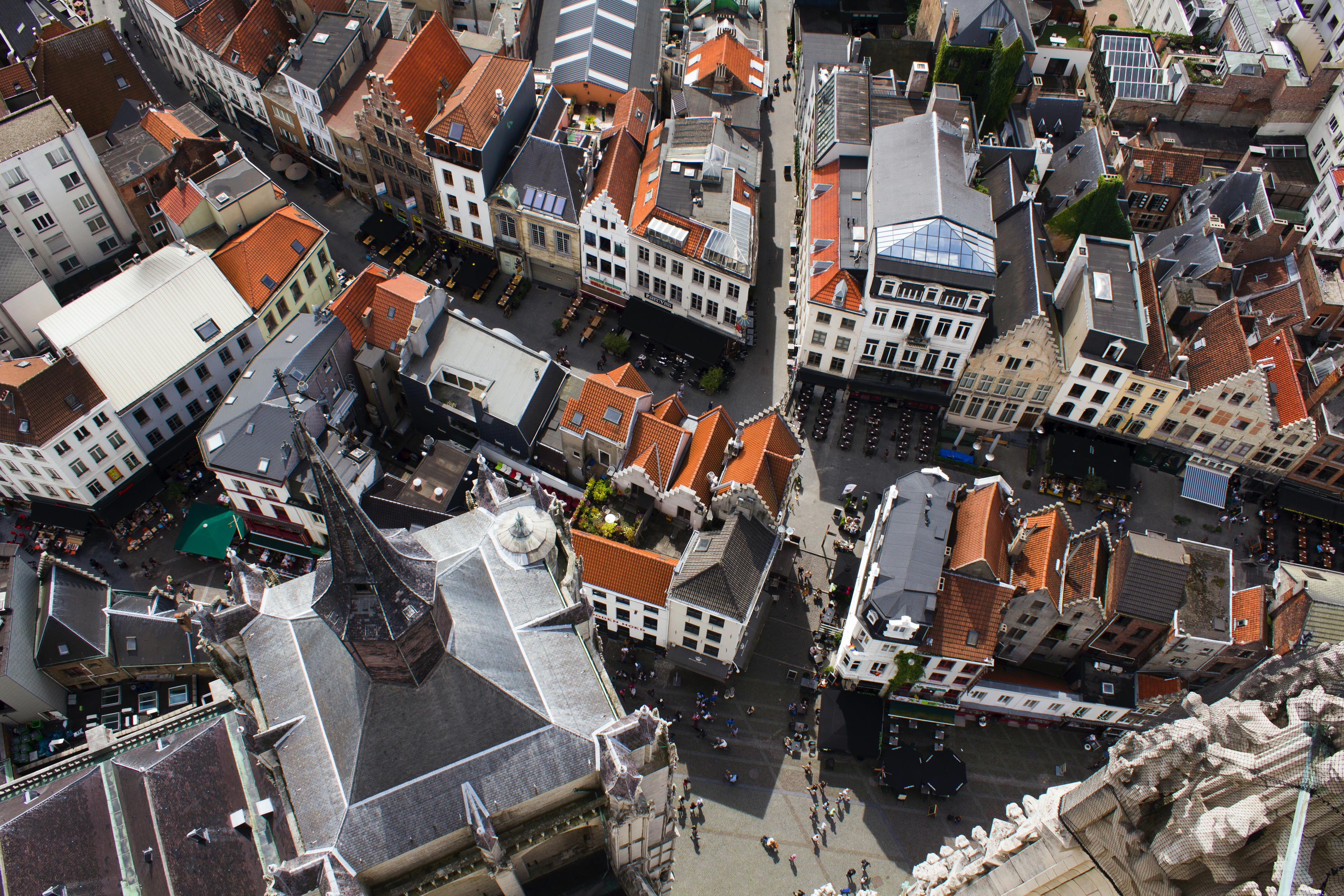 Groep van 130 spelers die het stadsspel Urban Hunt in Ieper speelde.