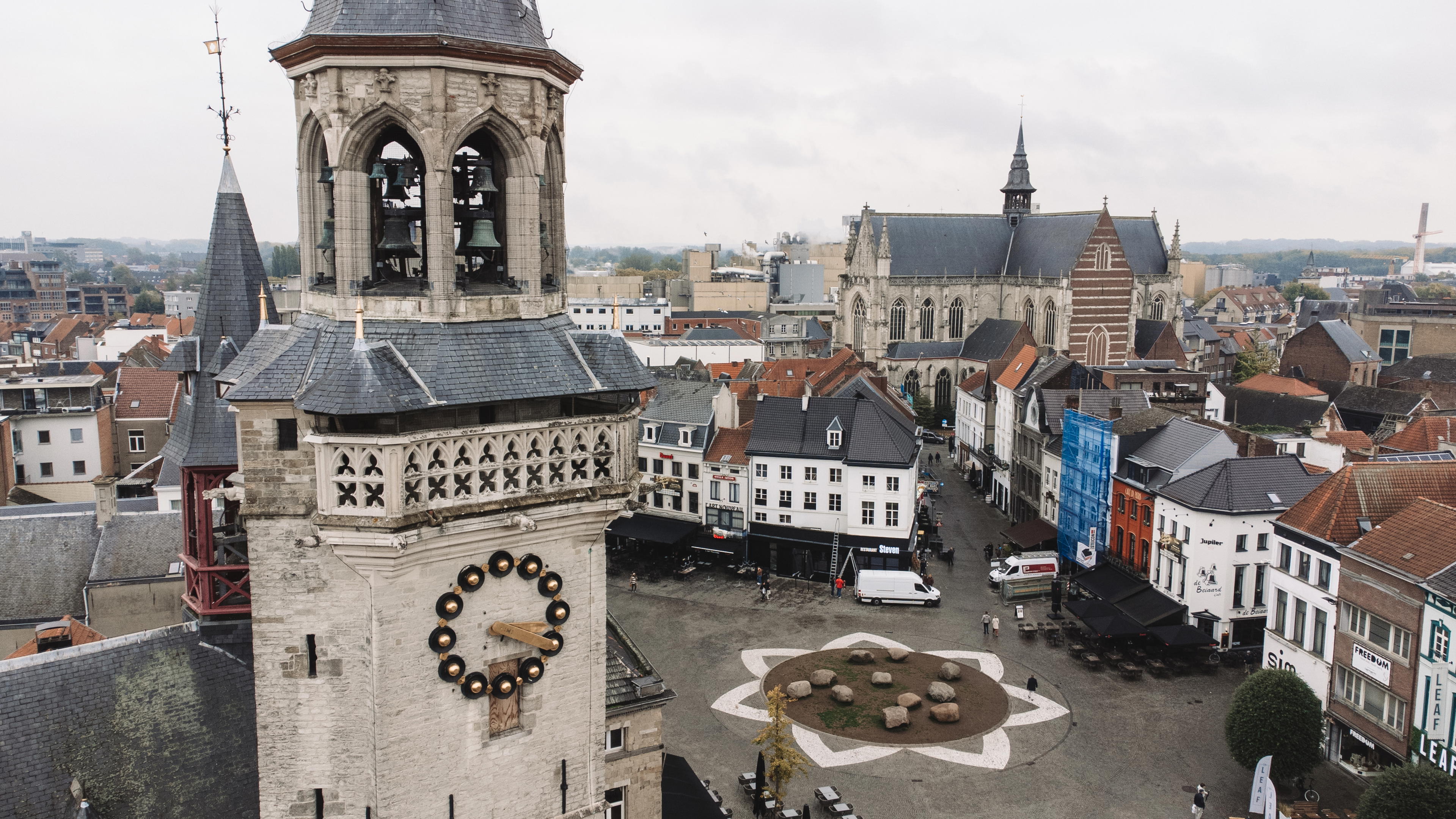 You can play the city game Urban Hunt in Aalst
