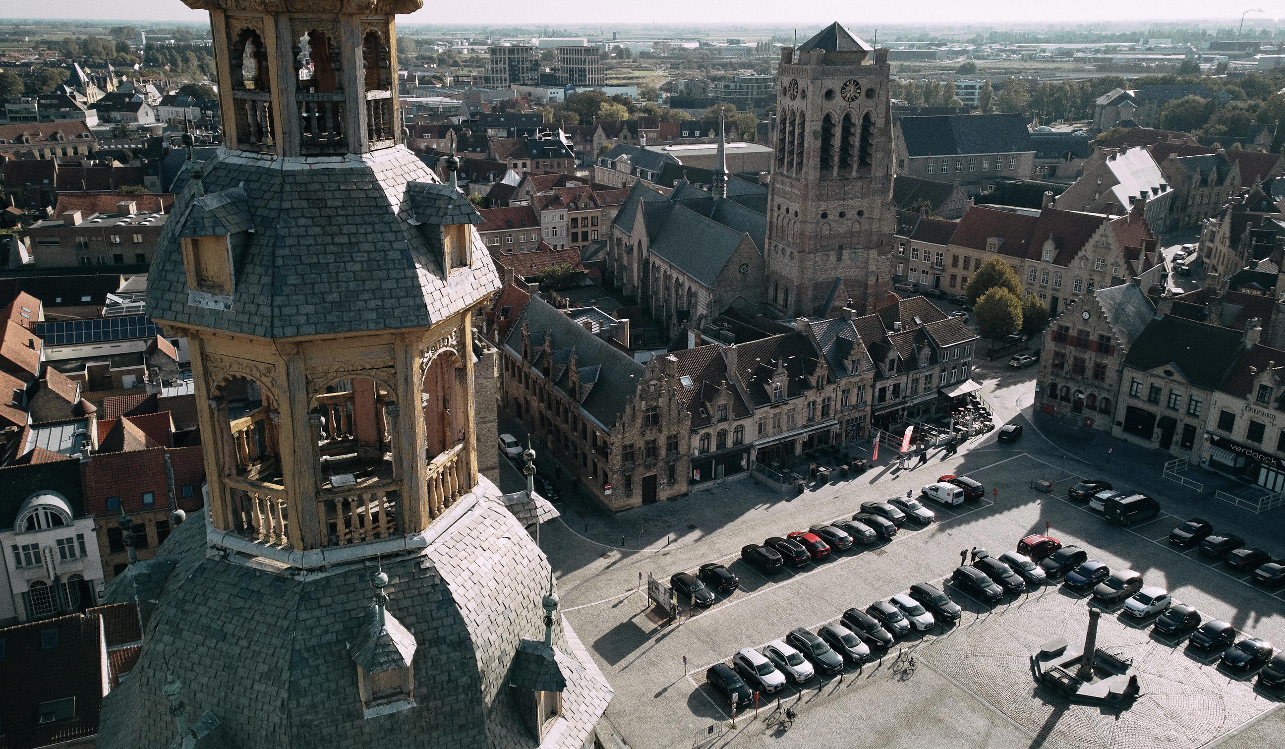 You can play the city game Urban Hunt in Veurne