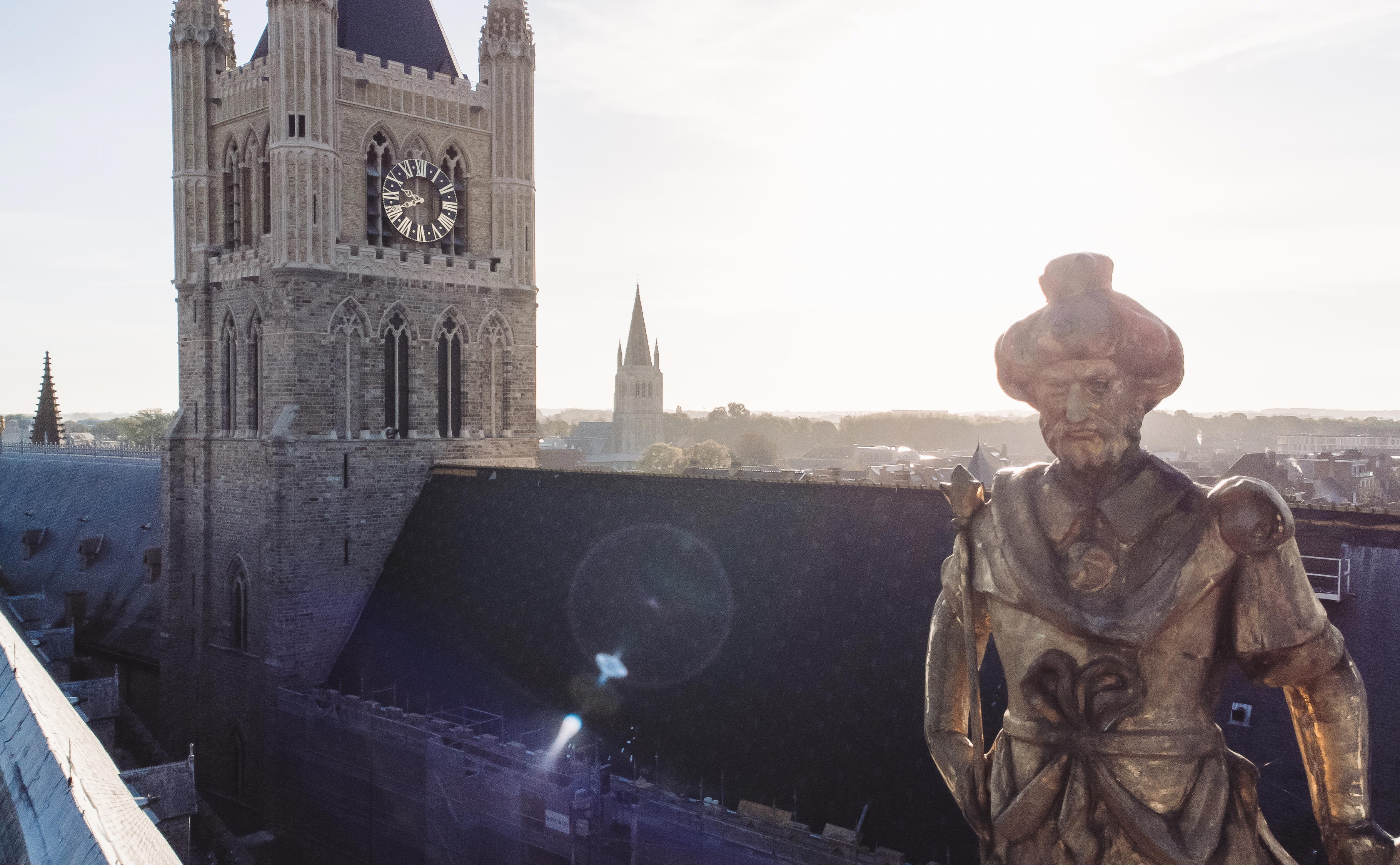 You can play the city game Urban Hunt in Ypres
