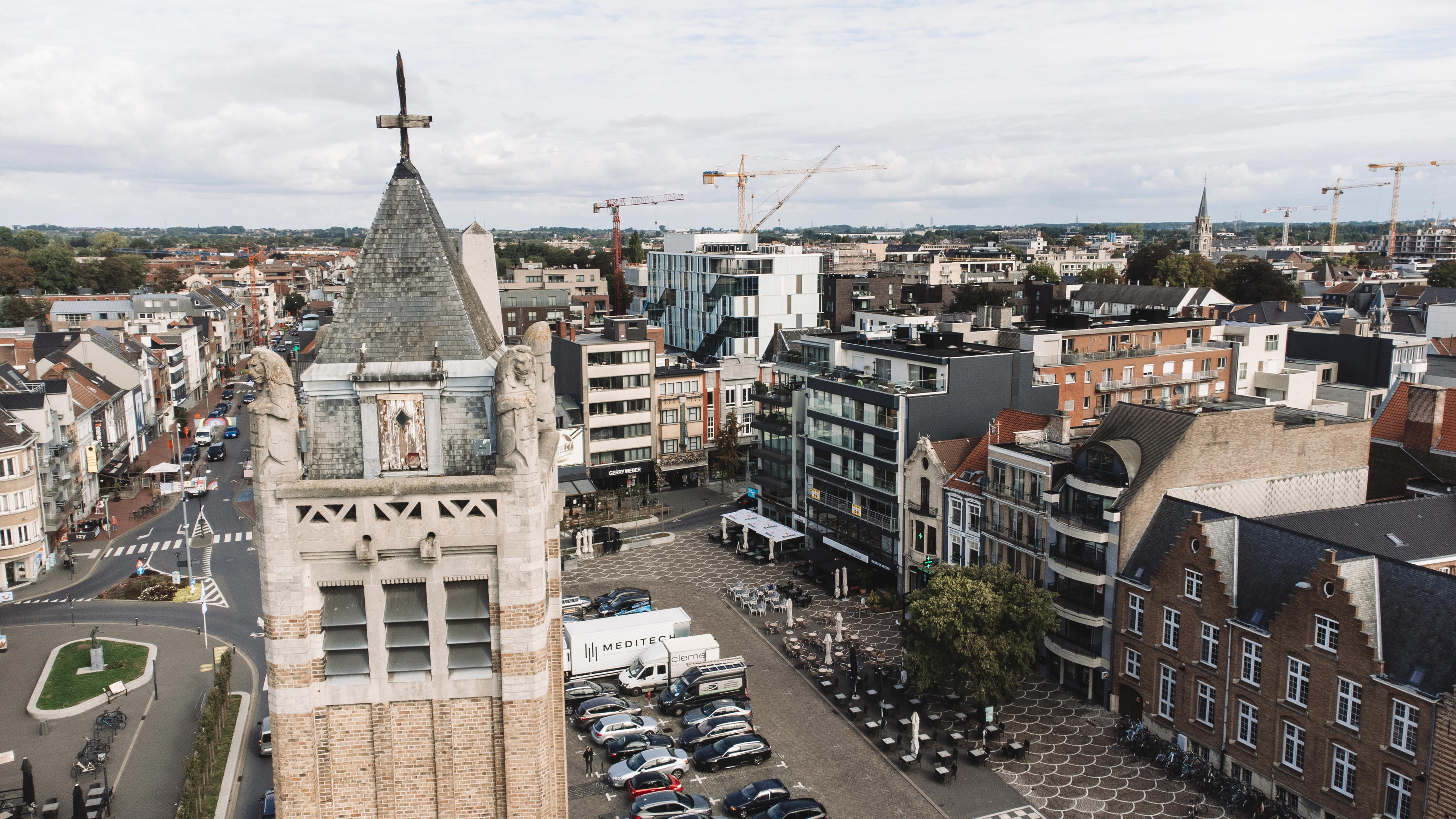 You can play the city game Urban Hunt in Roeselare