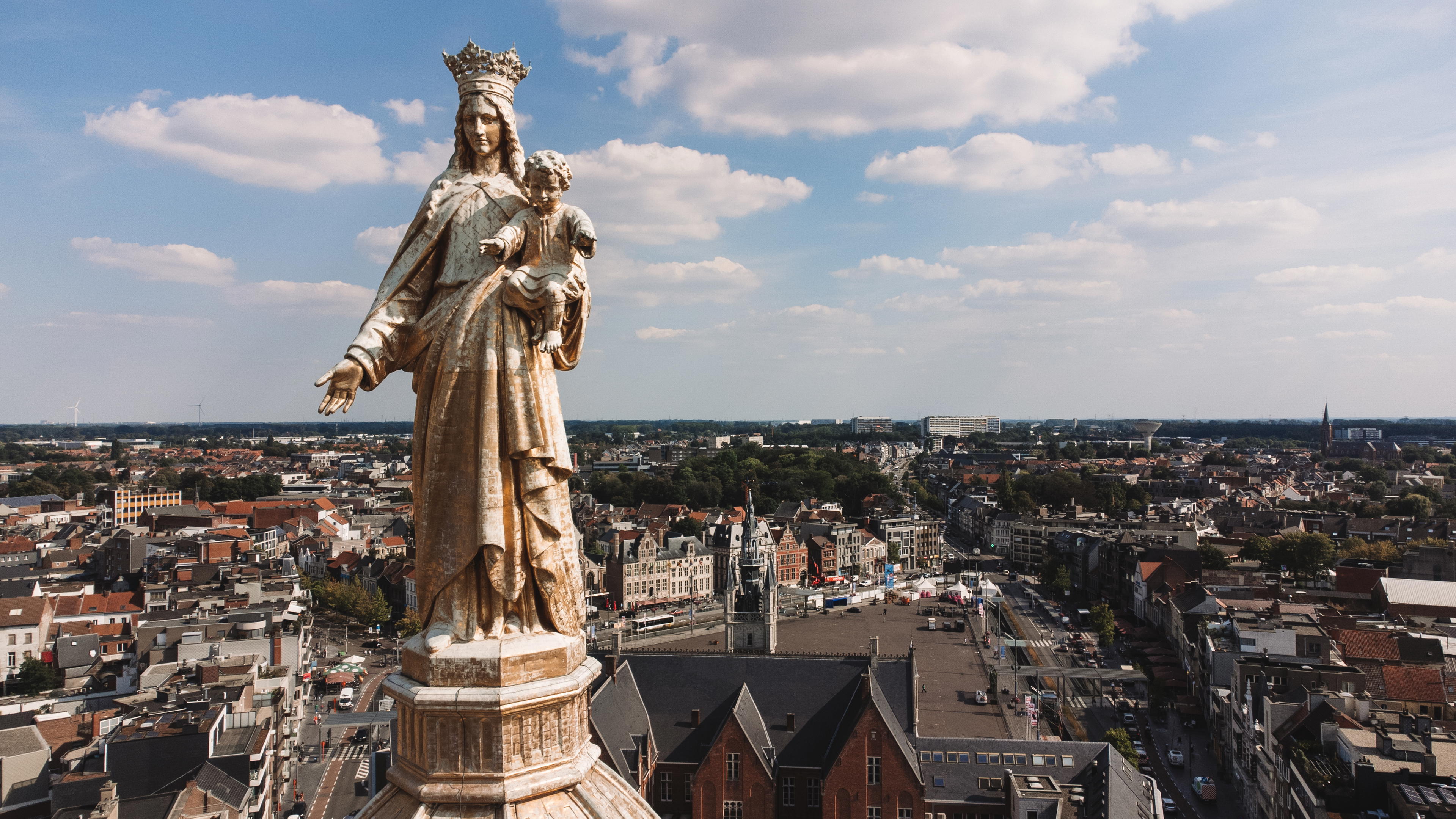 You can play the city game Urban Hunt in Sint-Niklaas