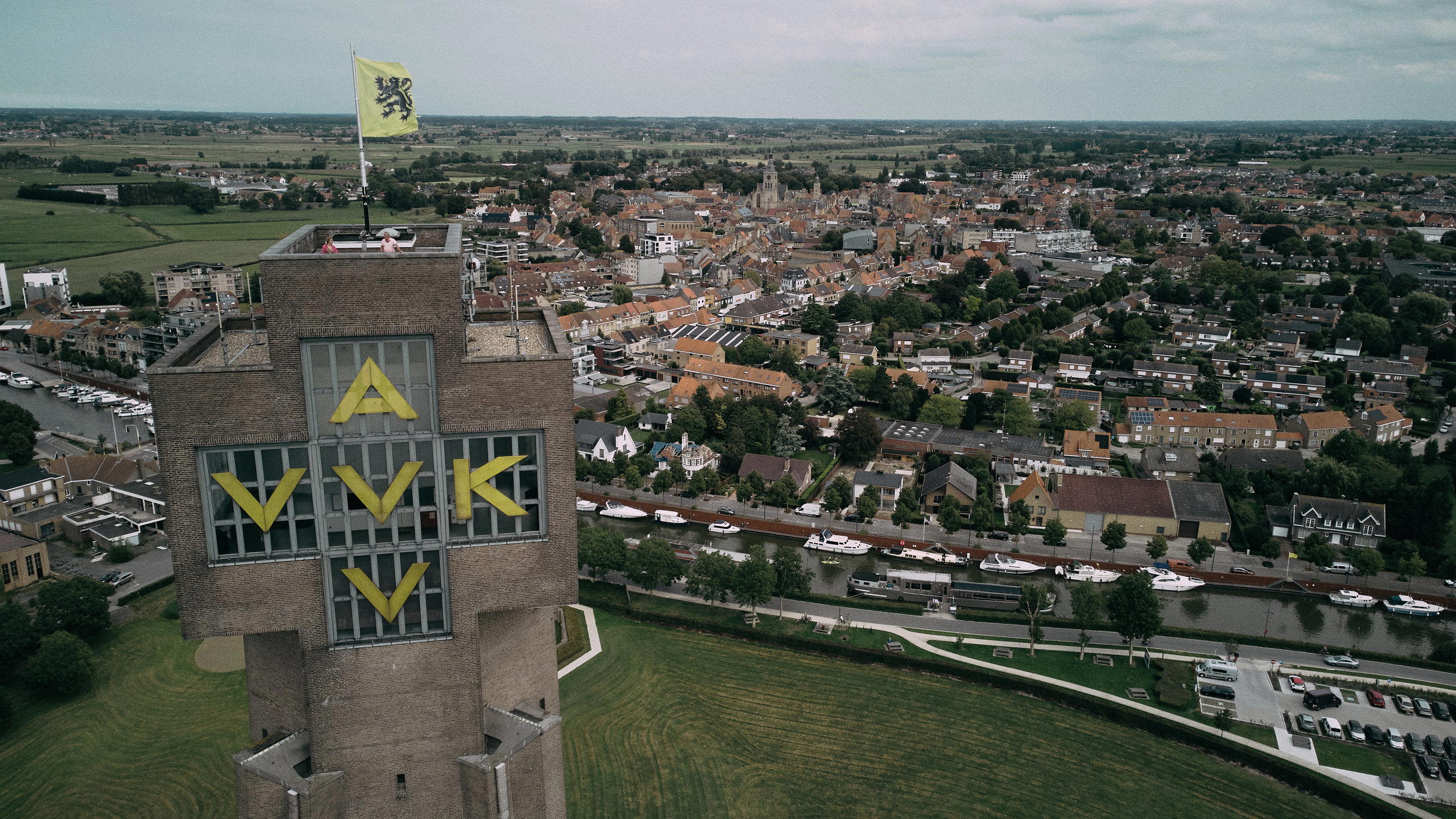 You can play the city game Urban Hunt in Diksmuide